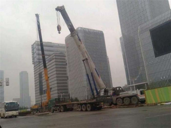 吴兴区“自动找平”—— 吊车的 “平地神器” 技术